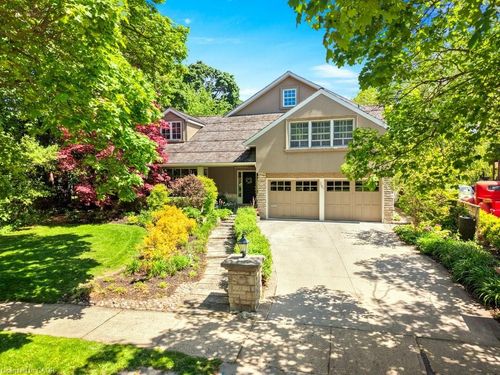 261 Union Blvd, Kitchener, ON, N2M2S9 | Card Image