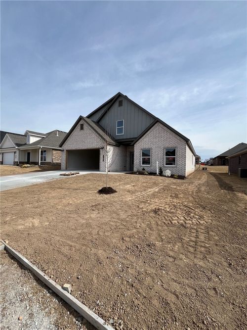 2303 N Lexington St, Siloam Springs, AR, 72761-7285 | Card Image