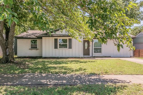 646 E Fairmeadows Dr, Duncanville, TX, 75116-2806 | Card Image