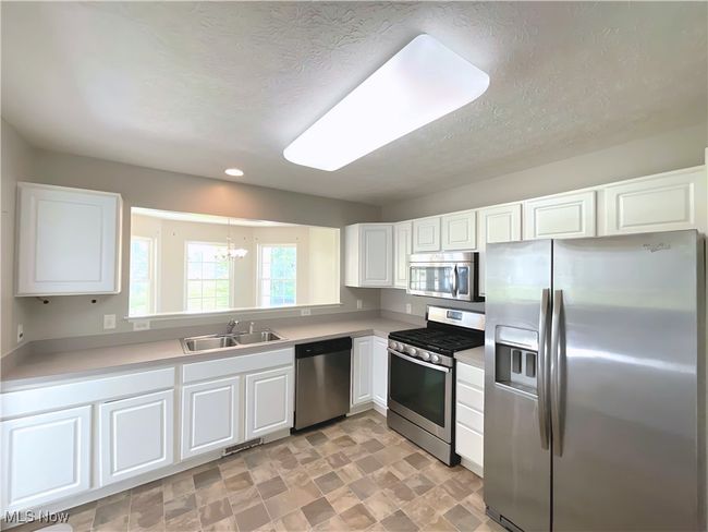 13 Whitaker Cv, Condo with 2 bedrooms, 2 bathrooms and null parking in Avon Lake OH | Image 9