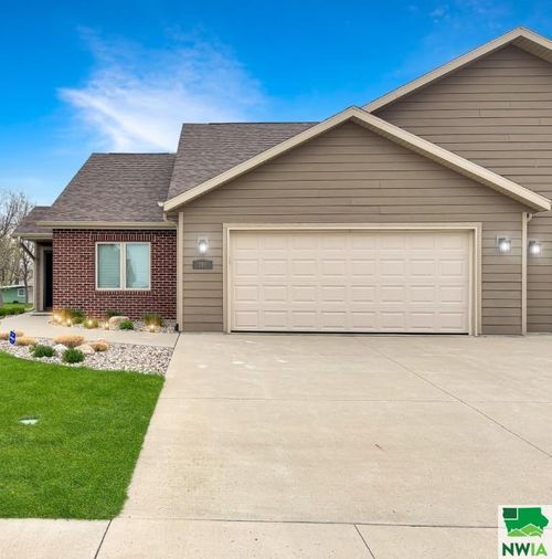 306 Prairie Bluff Dr, Sergeant Bluff, IA, 51054-2501 | Card Image