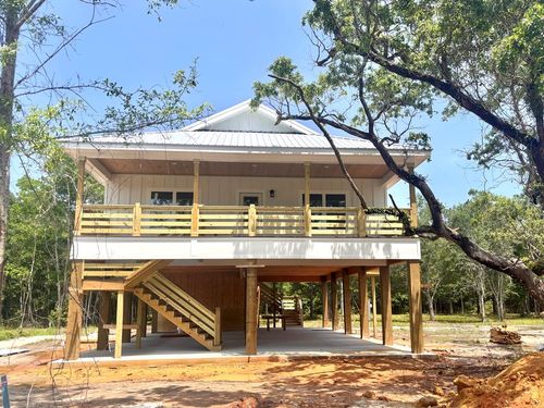 318 Hillcrest St, Waveland, MS, 39576-4223 | Card Image