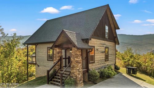 719 Upper Windsor Way, Gatlinburg, TN, 37738-6388 | Card Image