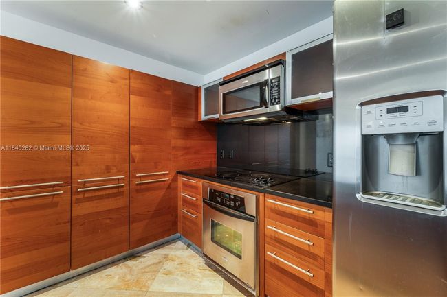 APT-3715 - 1900 N Bayshore Dr, Condo with 2 bedrooms, 3 bathrooms and null parking in Miami FL | Image 6