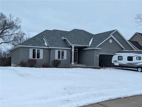 4522 S Oakwood Hills Parkway, Eau Claire, WI, 54701 | Card Image