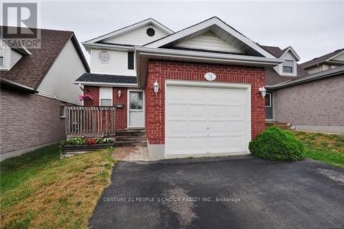 31 Moss Pl, Guelph, ON, N1G4V2 | Card Image