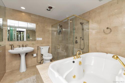 apt-6d-9-05 162nd St, Whitestone, NY, 11357-2103 | Card Image