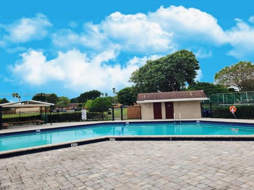 6722 Nw 192nd Ln, Hialeah, FL, 33015-2452 | Card Image