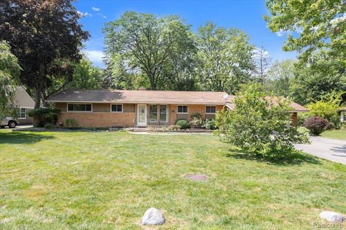 36503 Acton St, Clinton Township, MI, 48035-1410 | Card Image