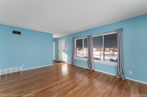 30344 Garry Ave, Madison Heights, MI, 48071-2017 | Card Image