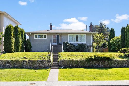 4420 Wildwood Cres, Burnaby, BC, V5G2M4 | Card Image