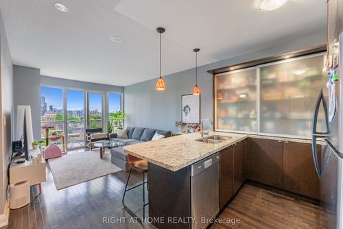 704-1430 Yonge St, Toronto, ON, M4T1Y6 | Card Image