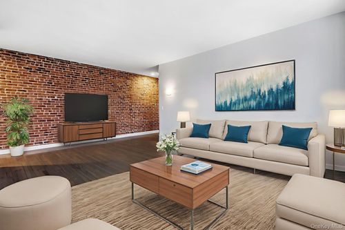 1m-11 Alden Rd, Larchmont, NY, 10538-3207 | Card Image