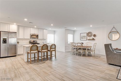 3546 Reserve Ct, Las Vegas, NV, 89129-7152 | Card Image