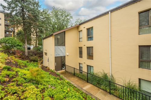apt-302-2034 Swallow Hill Rd, Pittsburgh, PA, 15220-1635 | Card Image