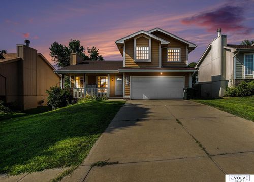 8402 Hanover St, Omaha, NE, 68122-2611 | Card Image