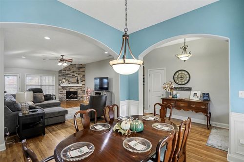 122 Cross Hall Loop, Bowling Green, KY, 42104-7222 | Card Image