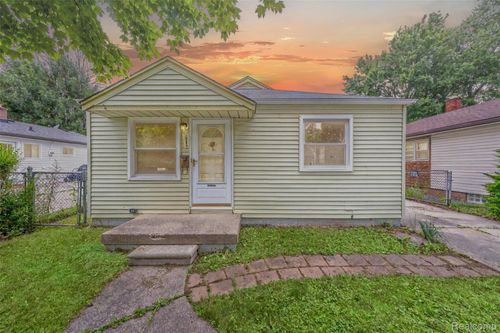 18379 Hazelwood St, Roseville, MI, 48066-2919 | Card Image