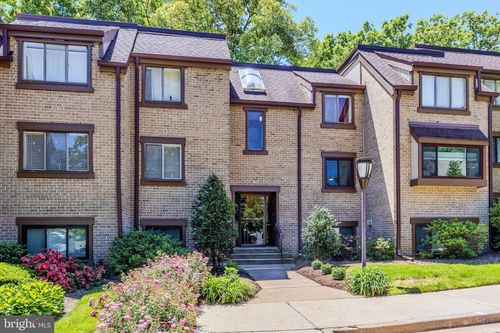 7c201-1643 Parkcrest Cir, RESTON, VA, 20190-4936 | Card Image