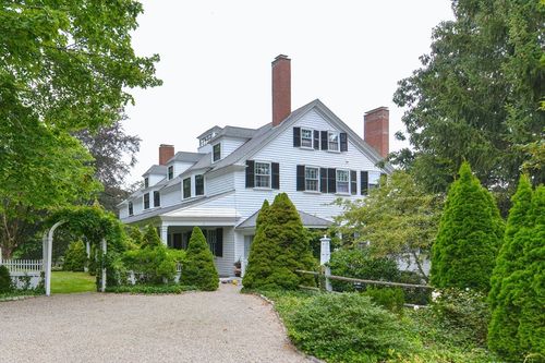 135 Bridge St, Manchester, MA, 01944-1415 | Card Image