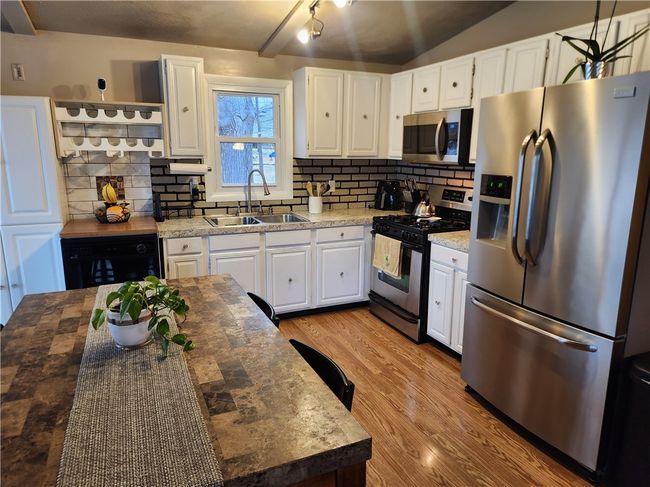1 Park View Blvd, House other with 3 bedrooms, 1 bathrooms and 4 parking in Cranston RI | Image 8