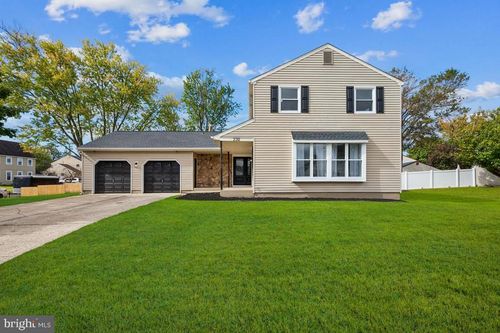 230 Hampshire Dr, WOODBURY, NJ, 08096-4240 | Card Image