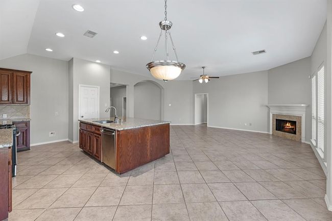 13703 Evening Wind Dr, House other with 4 bedrooms, 3 bathrooms and 2 parking in Pearland TX | Image 14