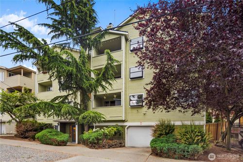 302-8816 Nesbit Ave N, Seattle, WA, 98103-4066 | Card Image