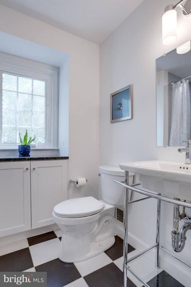 8801 Aquary Ct, House other with 5 bedrooms, 4 bathrooms and null parking in SPRINGFIELD VA | Image 27