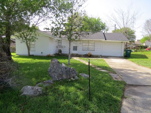 842 Horseshoe Trl, Universal City, TX, 78148-4007 | Card Image