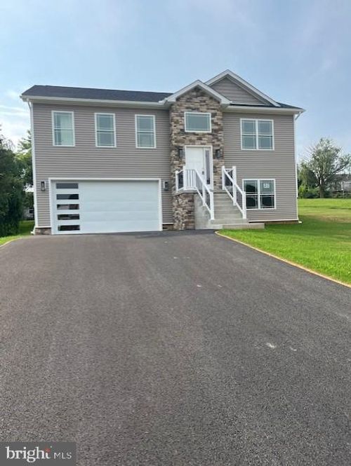 12152 Red Hawk Dr, WAYNESBORO, PA, 17268-8303 | Card Image