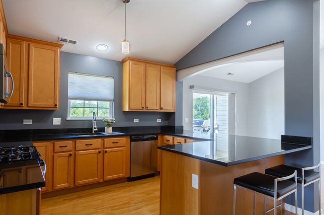 2746 - 2746 Acorn Ct, Condo with 2 bedrooms, 2 bathrooms and 2 parking in West Dundee IL | Image 8