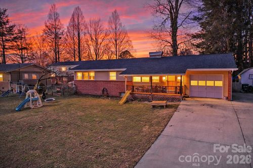 5 White Oak Rd, Arden, NC, 28704-9557 | Card Image