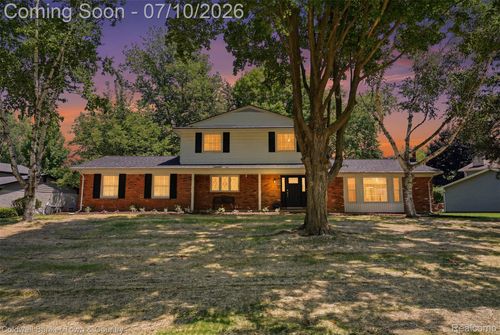 4301 Macqueen Dr, West Bloomfield, MI, 48323-2837 | Card Image