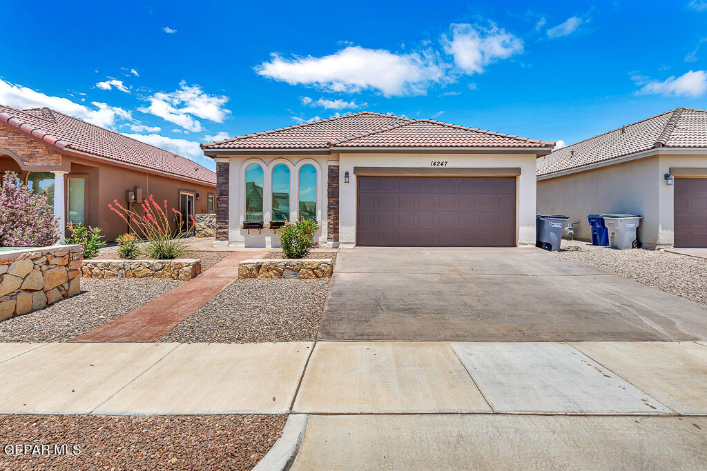 Russ Leach Ave, El Paso, TX 79938