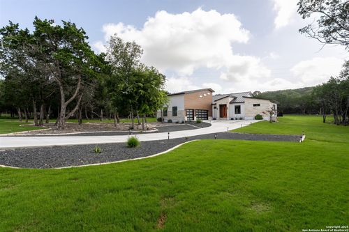 845 Coronado Dr, Kerrville, TX, 78028-3951 | Card Image