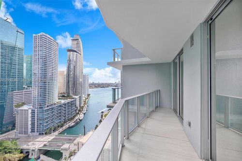 3005-77 Se 5th Street, Miami, FL, 33131 | Card Image