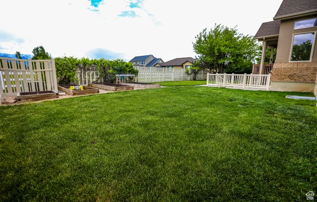 View of yard with a garden | Image 41