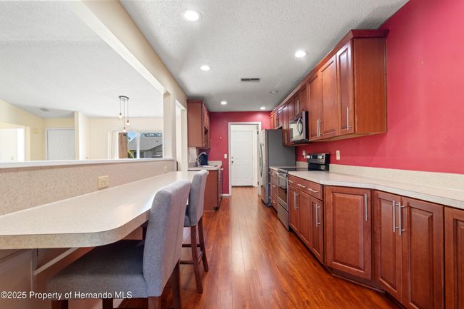7429 Heather Walk Dr, Townhouse with 2 bedrooms, 2 bathrooms and null parking in WEEKI WACHEE FL | Image 6