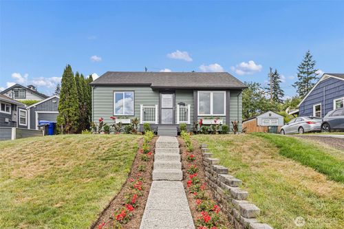 1624 Pine St, Everett, WA, 98201-2170 | Card Image