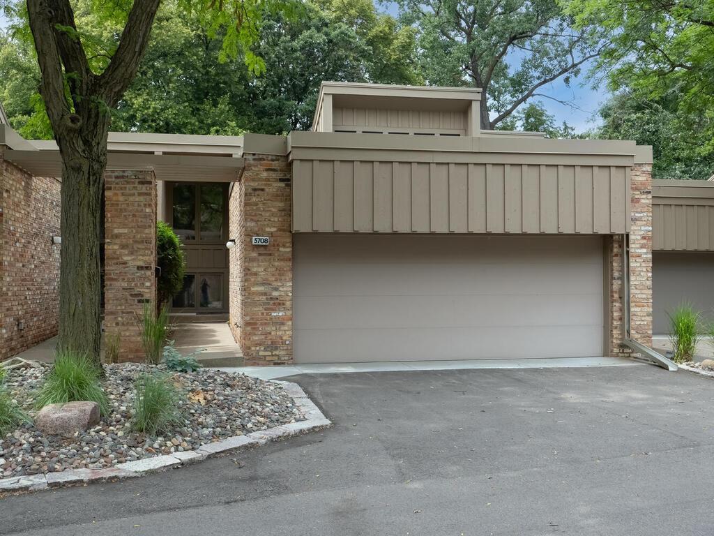 Duncan Ln, Minneapolis, MN 55436
