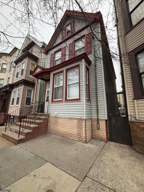 85 Lang St, Newark, NJ, 07105-3122 | Card Image