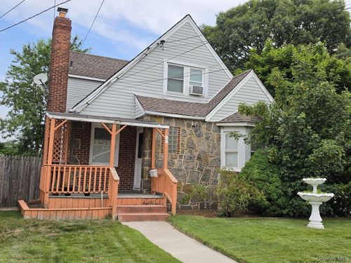 25 Gold Street, Hempstead, NY, 11580 | Card Image