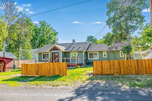 1544 Etna Street, Klamath Falls, OR, 97603 | Card Image