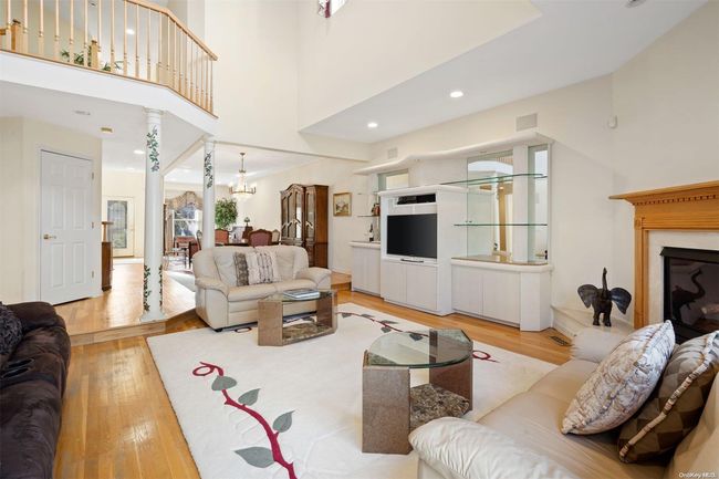 17 Sabrina Ct, House other with 4 bedrooms, 3 bathrooms and null parking in Dix Hills NY | Image 6