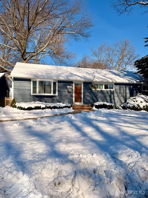 100 New York Ave, Metuchen, NJ, 08840-2142 | Card Image