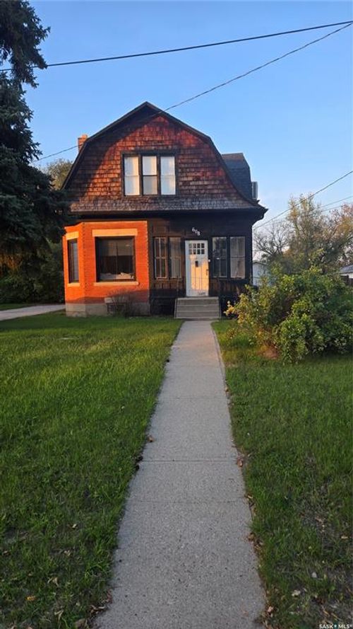 608 Walsh Ave, Oxbow, SK, S0C2B0 | Card Image