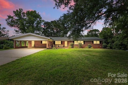 26 33rd Ave Nw, Hickory, NC, 28601-1062 | Card Image