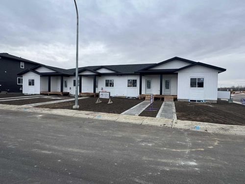 7 Gray Close, Sylvan Lake, AB, T4S0W4 | Card Image