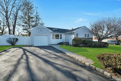 1 Stauber Dr, Plainview, NY, 11803-4843 | Card Image